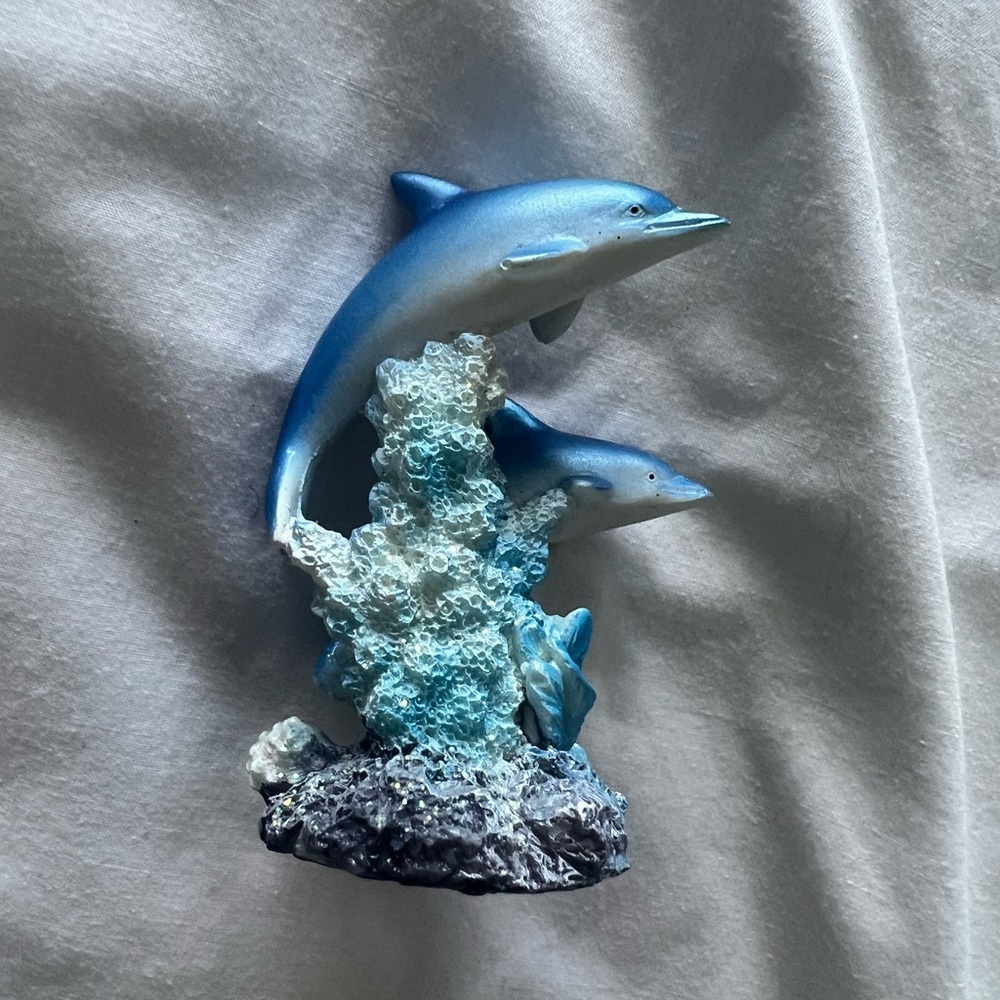 🎉 5 for $25 🎉. 2 DOLPHINS LEAPING ON SEA-LIFE - RESIN FIGURINE